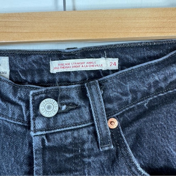 Levi’s Ribcage Straight Ankle Denim Jeans - Picture 6 of 9